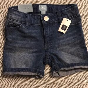 NWT, GAP 12-18 shorts